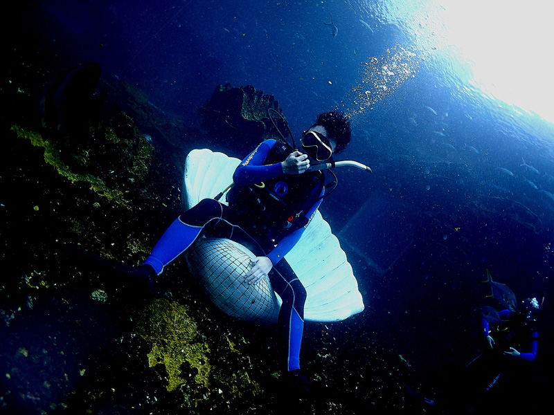 如何控制中性浮力？